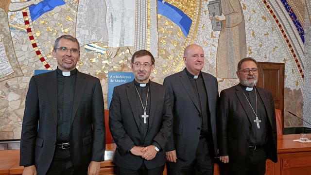 El arzobispo de Madrid, José Cobo, y sus obispos auxiliares Andrés Martínez, Fernando Murga y Vicente Martín.