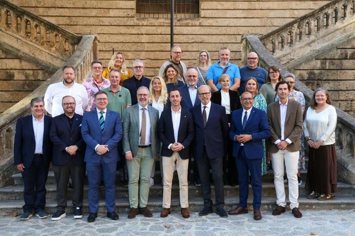 Representantes del Consell de Mallorca junto con empresarios y cargos institucionales de Islandia durante su visita a la isla.