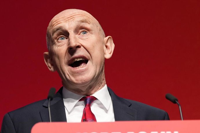 John Healey, ministro de Economía y Hacienda de Reino Unido