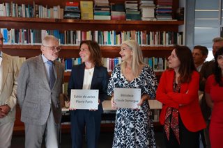 La consejera de Cultura, Patrimonio Histórico y Deporte, Patricia del Pozo (2d), acompaña a la embajadora de Francia, Kareen Rispal (2i), y a la directora de la Casa de Velázquez, Nancy Berthierel (1d), a una visita institucional a Baelo Claudia. 