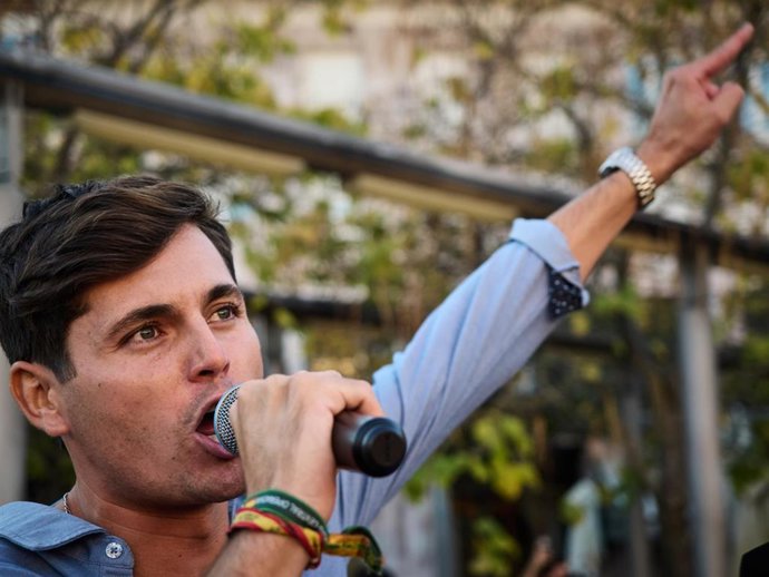 Vito Quiles durante el encuentro ‘Mafia o Patria’, en el Parque Yamaguchi, a 15 de octubre de 2026, en Pamplona, Navarra (España). 