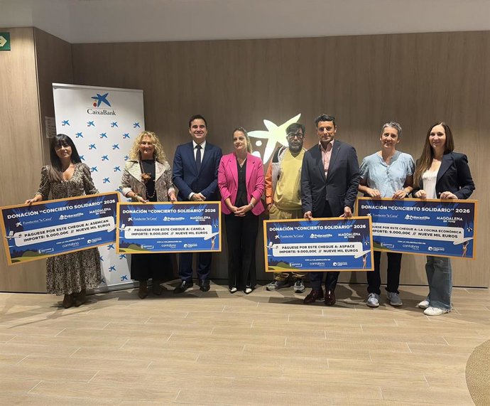 ASEMCAN, La Cocina Económica, ASPACE y CANELA reciben los cheques del concierto solidario de Magdalena en Vivo.