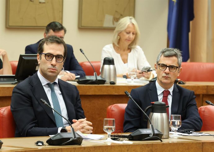 El vicepresidente primero y ministro de Economía, Carlos Cuerpo, y el ministro de la Presidencia, Félix Bolaños, en la Diputación Permanente del Congreso de los Diputados, a 16 de octubre de 2026, en Madrid (España). La Diputación Permanente del Congreso,