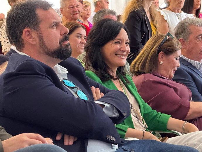 Rafi Crespín (centro), durante su visita a Cardeña.