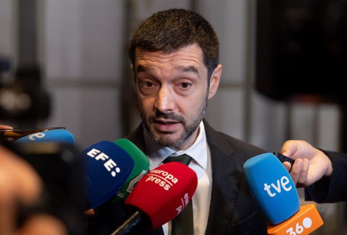 El ministro de Consumo y Agenda 2030, Pablo Bustinduy, durante la tercera edición del Foro CREO, en el Hotel Westin Palace de Madrid, a 15 de octubre de 2026, en Madrid (España). 