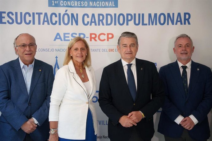 El vicepresidente primero de la Junta de Andalucía y consejero de Presidencia, Sanidad y Emergencias, Antonio Sanz,  asiste aI I Congreso Nacional de la Asociación Española para la Promoción de la RCP.