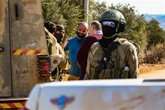 Foto: Colonos agreden a varios palestinos y una periodista de 'The Washington Post' en ataques en Cisjordania