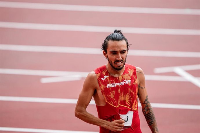 Archivo - El atleta Fernando Carro, en la semifinal de 3000 obstáculos en los Juegos de Tokyo 2020.