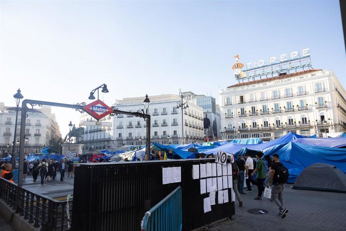 Acampada por la vivienda en la Puerta del Sol, en Madrid