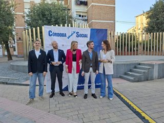 Marina Montes (dcha.), junto a otrras autoridades, en la II Feria de Empleo del Distrito Sur.