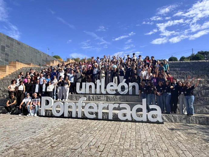 El Campus de Ponferrada de la Universidad de León (ULE) ha rendido homenaje a la primera promoción de Fisioterapia.