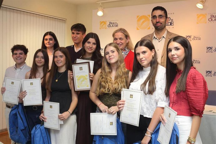 Alumnos del IES Nuestra Señora de los Remedios de Ubrique premiados con el Premio Humanitas de la UPO.