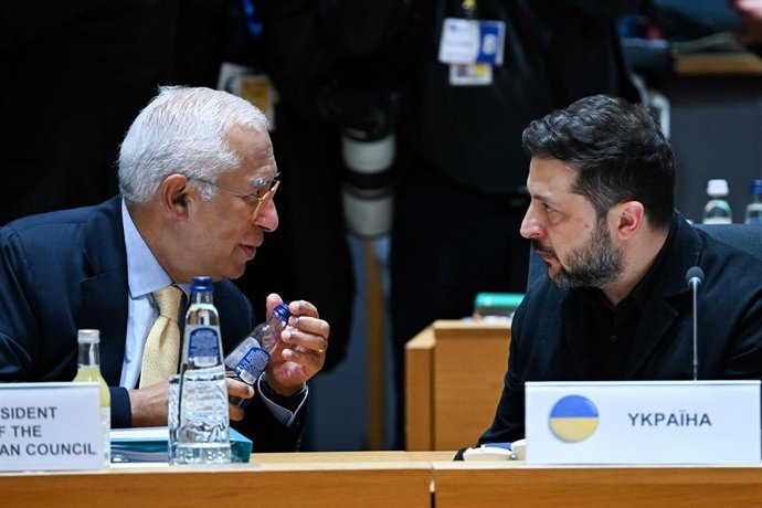 El presidente del Consejo Europeo, António Costa, y el presidente de Ucrania, Volodimir Zelenski, durante el Consejo Europeo
