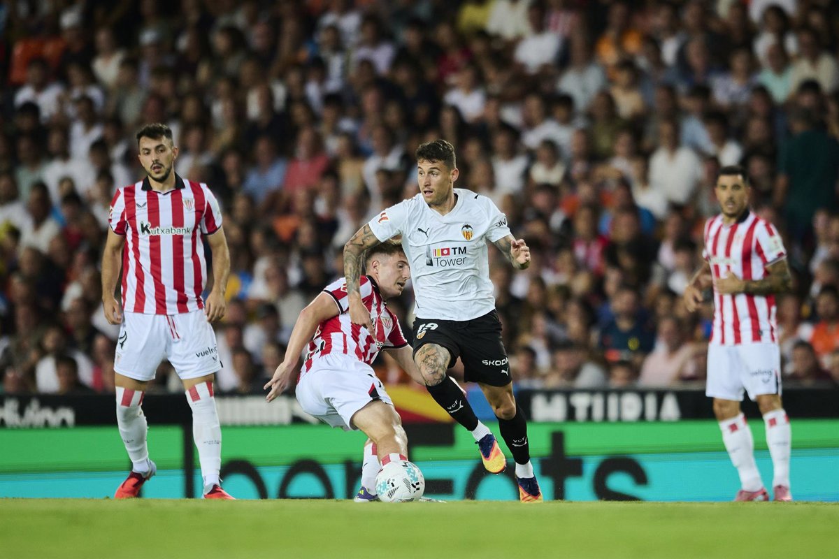 Photo: Notimérica Valencia CF Host Athletic Club for Javier Aguirre Debut
