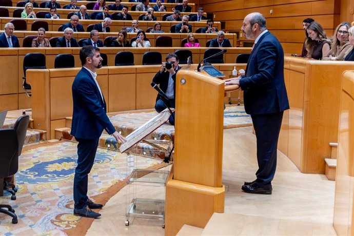 Archivo - Imagen de la toma de posesión de Luis Tudanca como senador por Castilla y León.