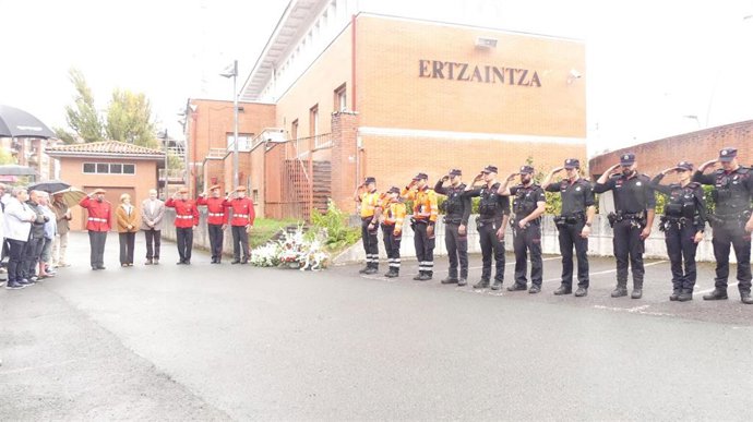 Homenaje de la Ertzainza a Juan José Pacheco Cano en el 38º aniversario de su asesinado por ETA