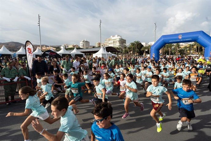 Participantes en la VII edición de la Mini Desértica celebrada en el Puerto de Almería.