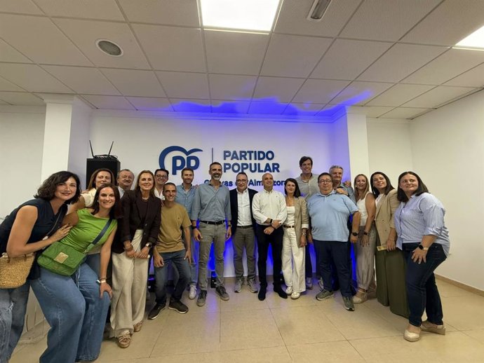 El presidente del Partido Popular de Almería, Ramón Fernández-Pacheco, durante la inauguración de la sede del PP de Cuevas del Almanzora.
