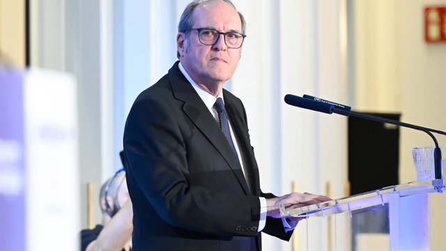 El defensor del Pueblo, Ángel Gabilondo, interviene durante un desayuno informativo de Fórum Europa, en el Four Seasons Hotel Madrid, a 8 de octubre de 2026, en Madrid (España).