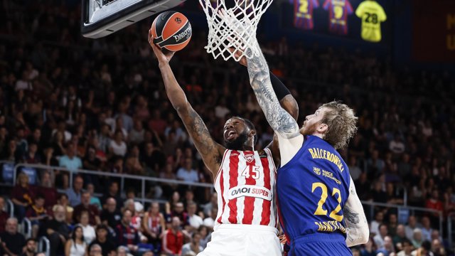 Donta Hall y Olek Balcerowski, Barça - Olympiacos