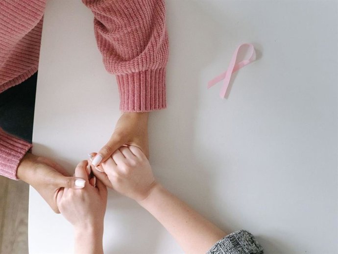Del neceser a la joyería: las iniciativas solidarias que se tiñen de rosa y querrás conocer este octubre
