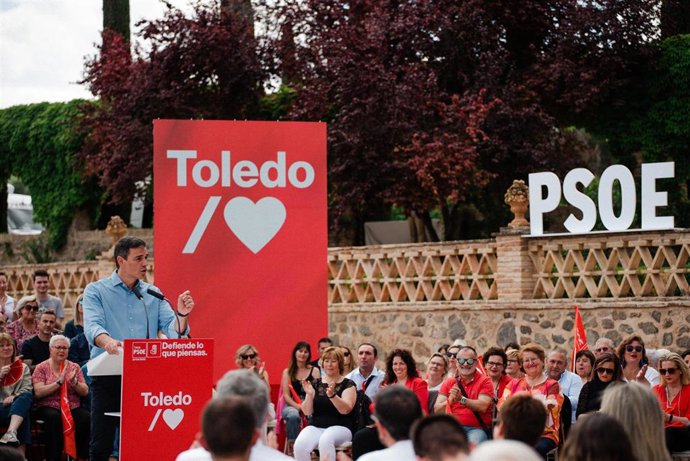 Archivo - El secretario general del PSOE y presidente del Gobierno, Pedro Sánchez, interviene durante un acto de partido en Toledo.