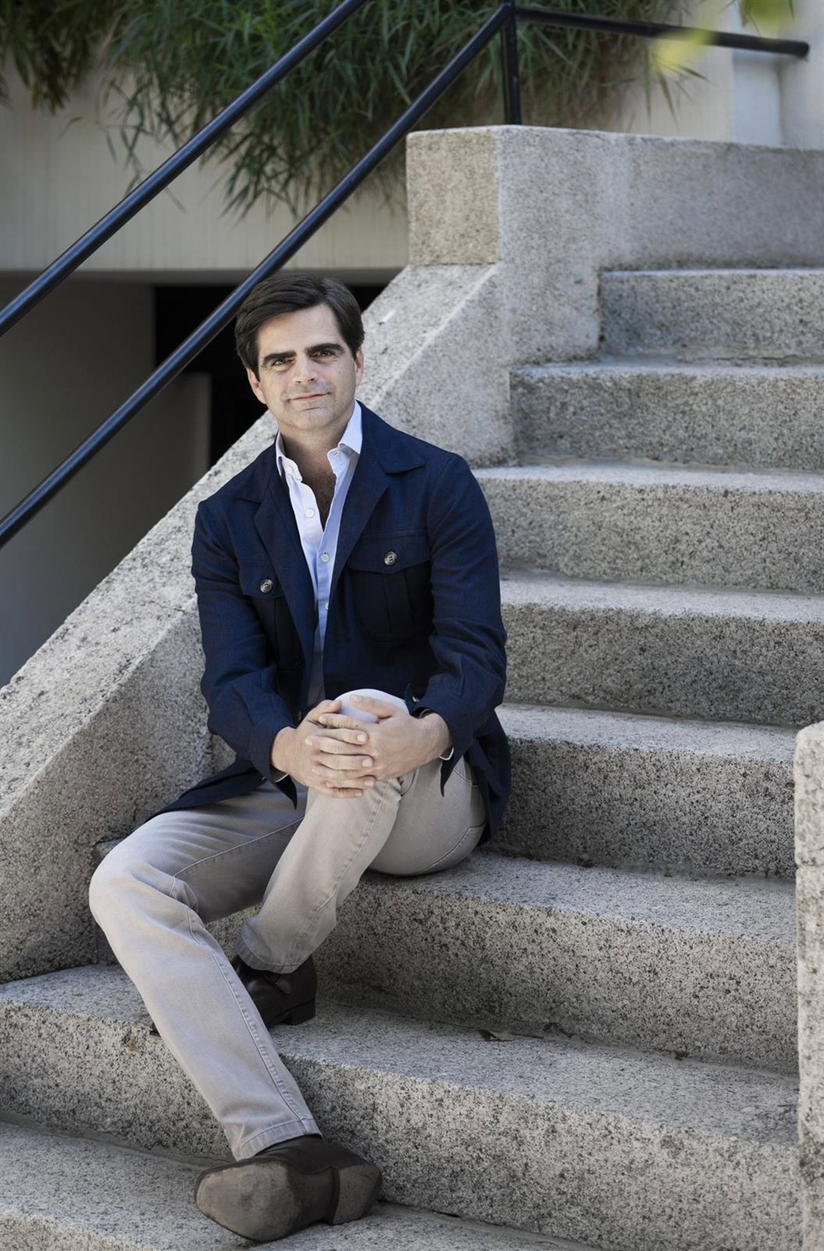 Diego del Alcázar publica su segunda novela,  La idea de volver :  La sociedad tiene todo a su alcance y está vacía 