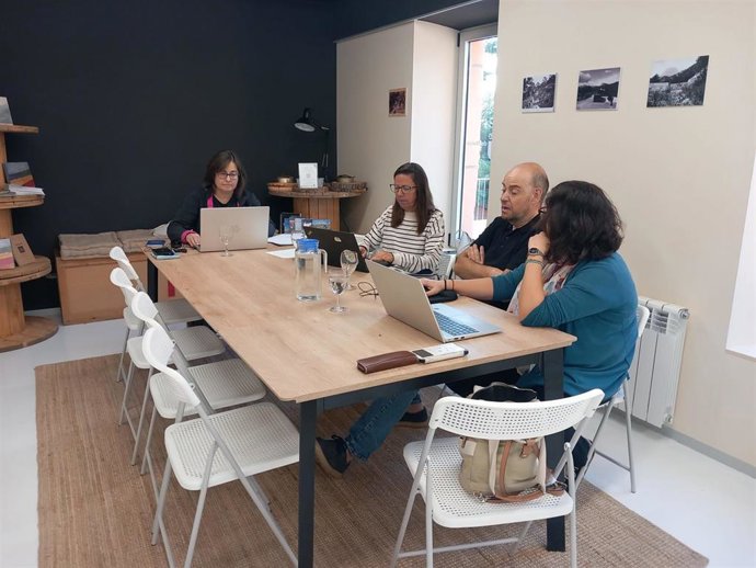 Los técnicos en el momento de realizar las auditorías.