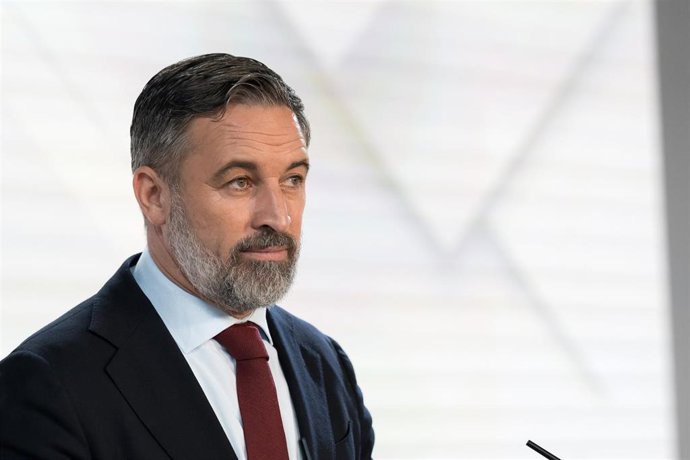 El presidente de Vox, Santiago Abascal, durante una rueda de prensa, en la sede del Vox, a 5 de octubre de 2026, en Madrid (España).