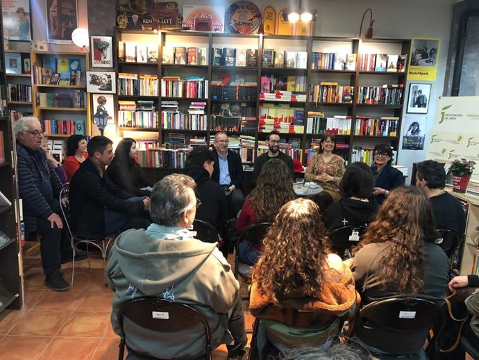 Encuentro del programa 'Poesía en tu librería' en Jaén.