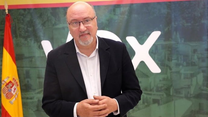 El presidente de Vox Granada y parlamentario andaluz, Ricardo López Olea, ha criticado el aumento del 16% del censo electoral de residentes en el extranjero en la provincia.