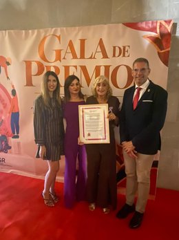 La Asociación Local de Afectados por la Fibromialgia de Íllora ha recibido un reconocimiento en los II Premios a Iniciativas de Transformación Social  del Colegio Oficial de Trabajo Social de Granada, gracias a una candidatura junto al Centro de Salud.