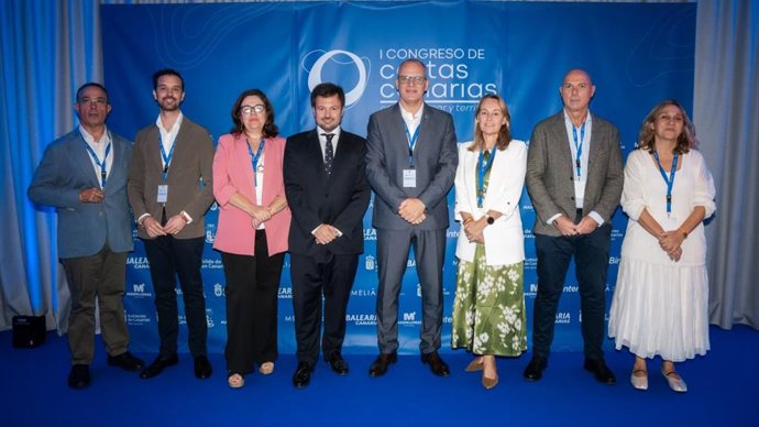 El director de Litoral y Puertos, Agustín Osete (2i), junto a sus homólogos del resto de comunidades autónomas con costa, en el I Congreso de Costas de Canarias.