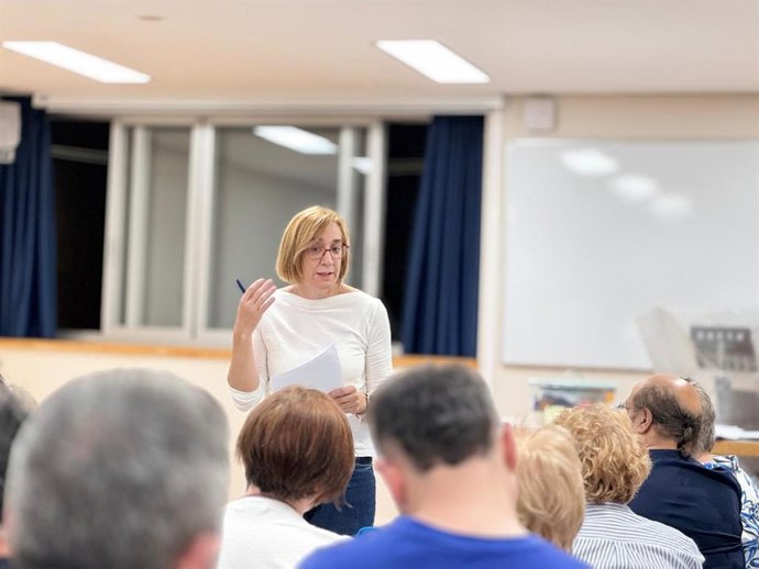 La portavoz de VTLP, Rocío Anguita, durante la asamblea de la plataforma celebrada el viernes