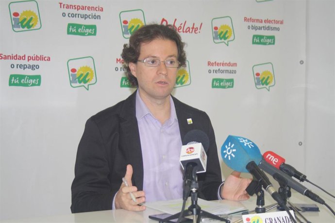 Archivo - El responsable del área de Paz y Solidaridad de Izquierda Unida en Granada, Manuel Morales.