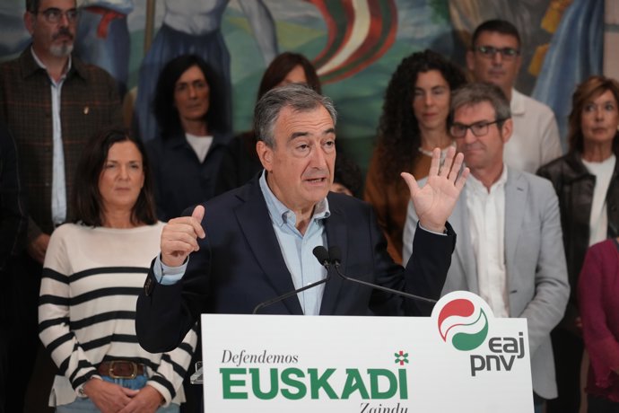 El presidente del EBB, Aitor Esteban, durante la  presentación de las candidaturas de PNV al Congreso y Senado para las elecciones generales del 29N, en Sabin Etxea, a 17 de octubre de 2026, en Bilbao, Vizcaya, País Vasco (España).