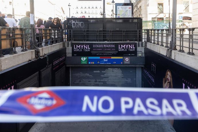 Estación de metro de Sol cerrada, en la Puerta del Sol, a 16 de octubre de 2026, en Madrid (España). 