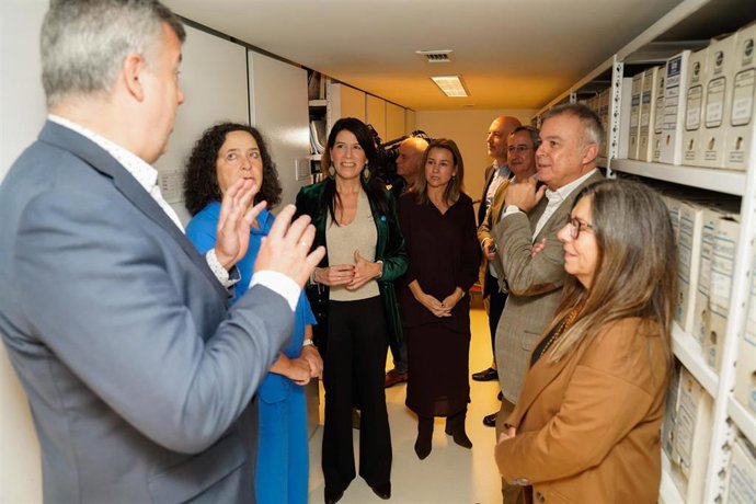 La conselleira de Vivenda e Planificación de Infraestruturas, María Martínez Allegue, en su visita al Colexio Oficial de Enxeñeiros de Camiño, Canais e Portos de Galicia, a 17 de octubre de 2026.