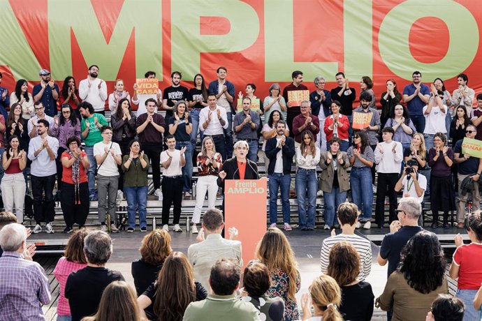 La exalcaldesa de Barcelona Ada Colau, durante el acto de presentación de su candidatura a las elecciones generales del 29N, en el Auditorio del Parque Lineal del Manzanares, a 17 de octubre de 2026, en Madrid (España). 