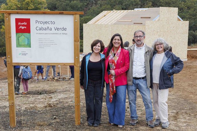 La responsable de Fundación Unicaja en Granada, Montse Morillas, ha asistido junto a los responsables de Huerto Alegre Mariluz Díaz, Ernesto Páramo y Roser Buscarons.