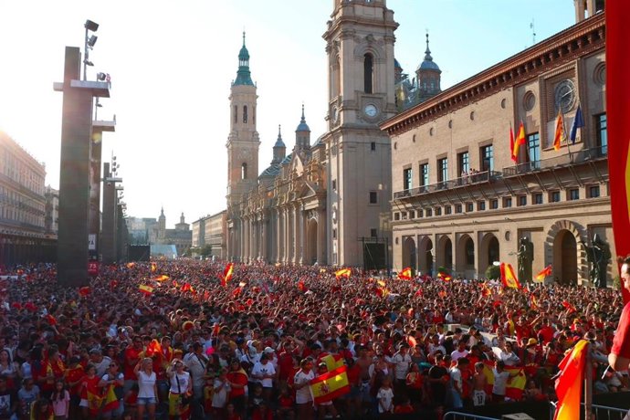 Plaza del Pilar durante la final de la Copa del Mundo de fútbol 2026 que ganó la selección española