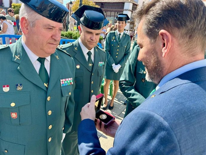 Medalla de la ciudad de Tomelloso a la Guardia Civil.