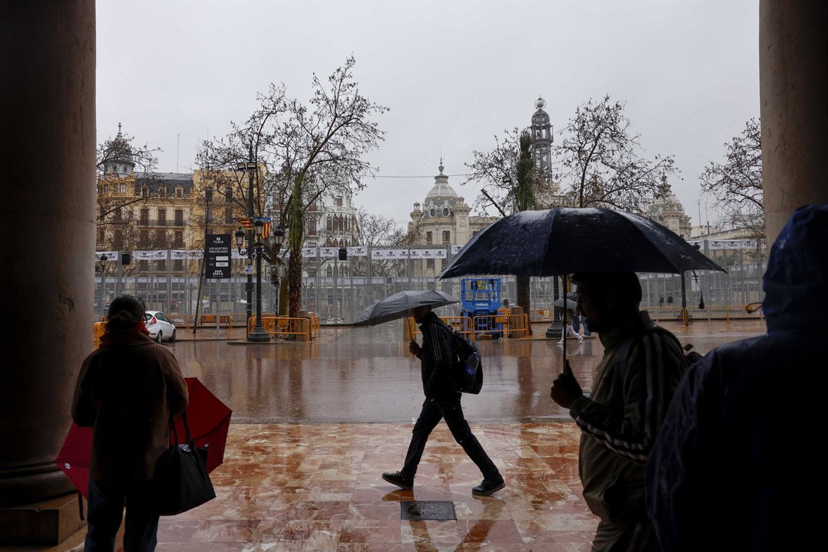 Las lluvias y tormentas por la dana Adam ponen en aviso a 9 regiones el domingo, con alerta roja en Comunidad Valenciana