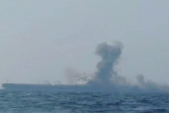 Explosión de una mina en el estrecho de Ormuz