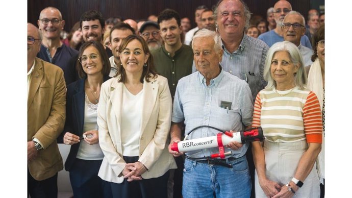 La consellera Sílvia Paneque y el observador meteorológico y oceanográfico del Estartit (Girona) Josep Pasqual.