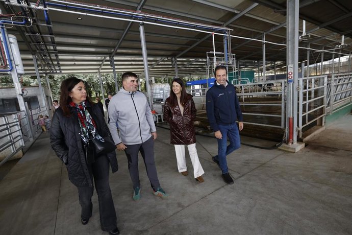La conselleira de Medio Rural, María José Gómez, en Casa Xacobe