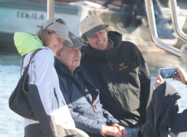 Irene Urdangarin y el rey Juan Carlos a su llegada al puerto