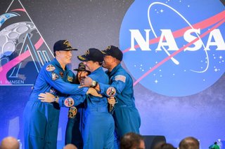 Archivo - La tripulación de Artemis II de la NASA, ofrecen declaraciones a los medios,  en el Centro Espacial Johnson de la NASA, a 11 de abril de 2026, en Houston, Texas (EEUU). La tripulación, compuesta por los astronautas de la NASA Reid Wiseman, coman