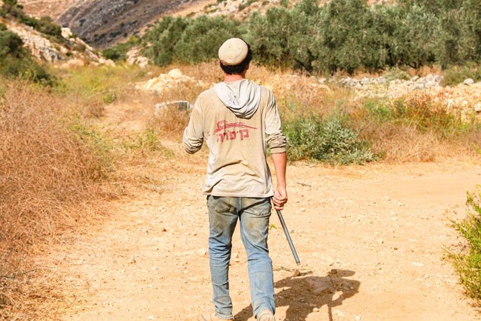 October 9, 2026, Ramallah, Palestine, State of: DEIR IBZI, OCCUPIED WEST BANK, OCTOBER 9, 2026: Israeli settlers confront Palestinian farmers, international activists and journalists during the annual olive harvest in the village of Deir Ibzi, west of Ram