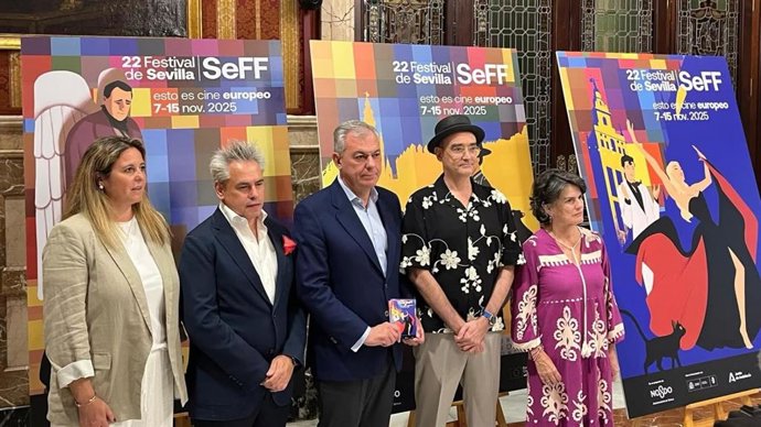 El alcalde de Sevilla, José Luis Sanz, junto al director del Festival de Cine Europeo de Sevilla, Manuel Cristóbal.